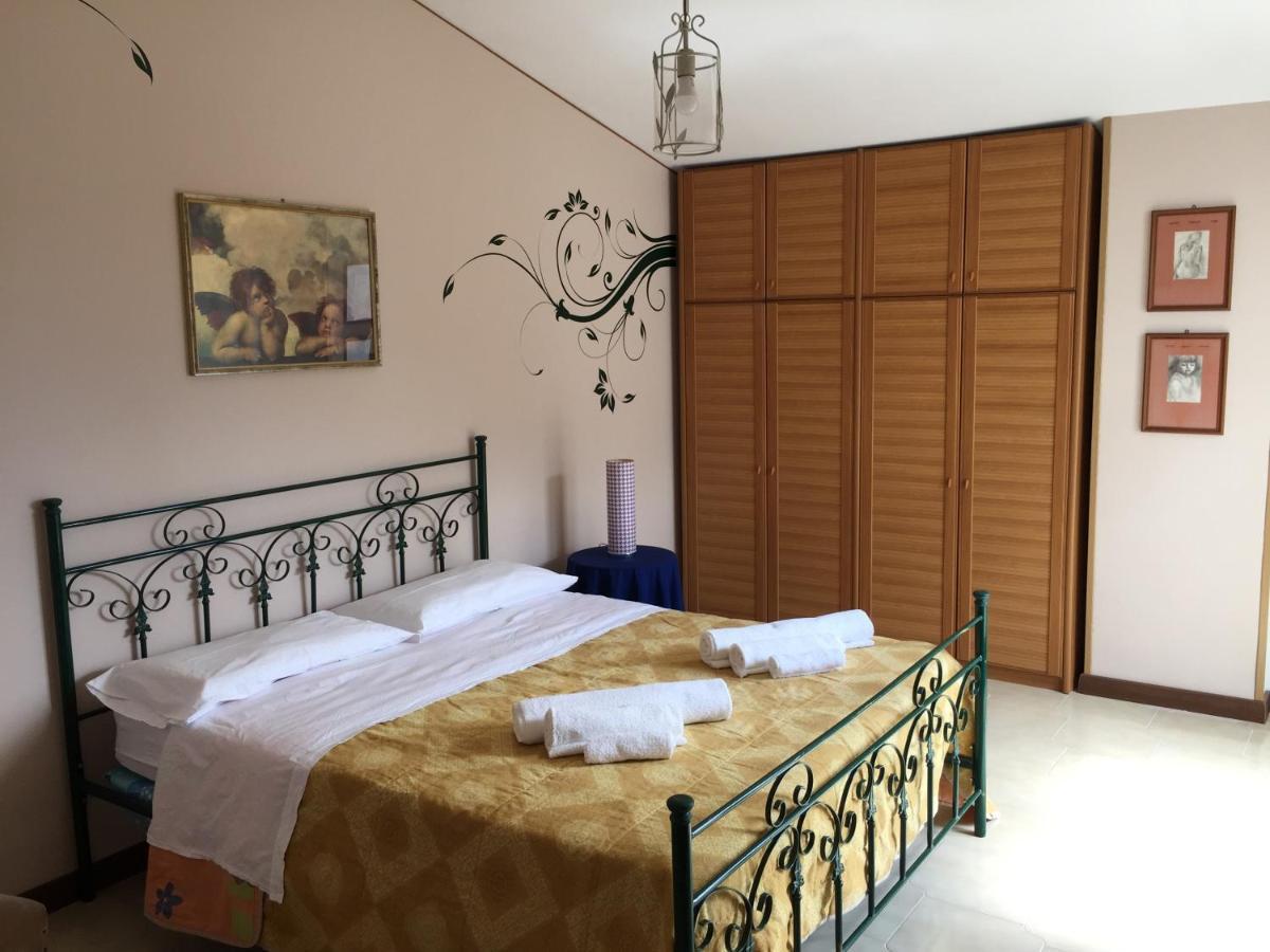 B&B Hollywood Olivadi Екстер'єр фото